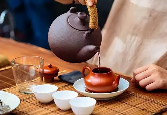 年龄大了要戒茶？建议：50岁以后，别再喝这3种茶，戒掉受益多